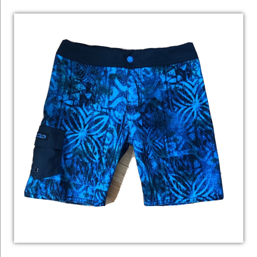 Crazy Shirts Hawaii boys boardshorts in boho print with cargo pocket